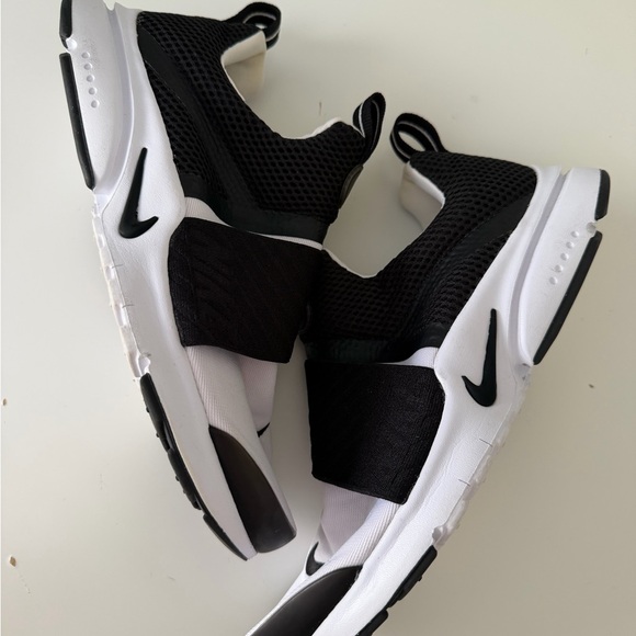 Nike Kids Black and White Presto Slip-On Shoes - Picture 3 of 7